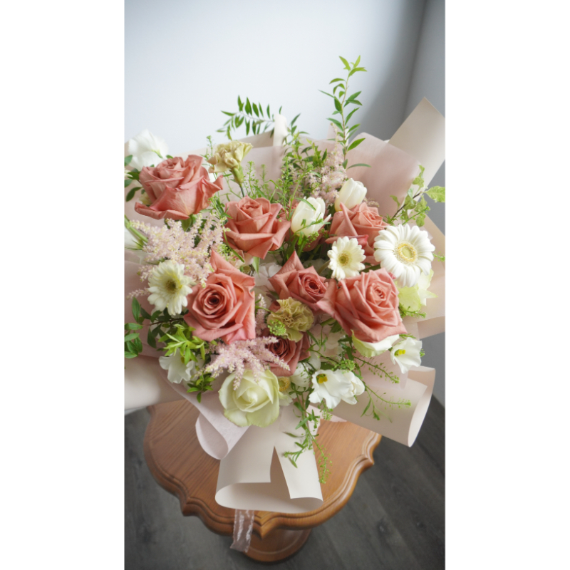 煙燻玫瑰盛放花束